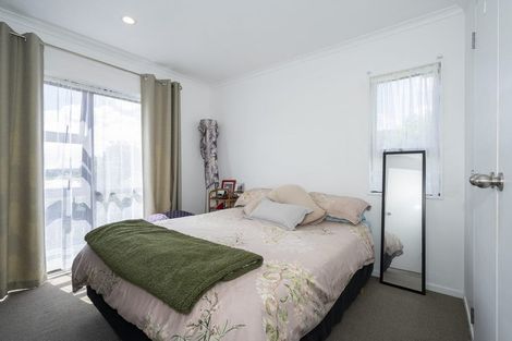 Photo of property in 28 Beauchamp Drive, Massey, Auckland, 0614