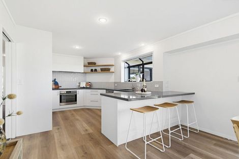 Photo of property in 23 Brookesmith Drive, Waiuku, 2123