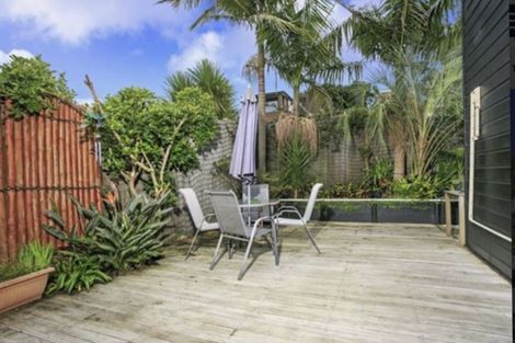 Photo of property in 3/21 Commodore Parry Road, Castor Bay, Auckland, 0620