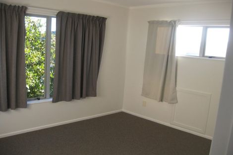 Photo of property in 4 Lyons Crescent, Strathmore Park, Wellington, 6022