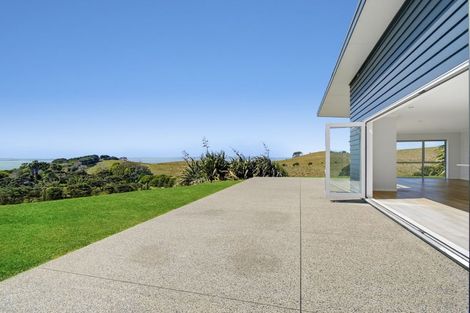 Photo of property in 3143 South Head Road, South Head, Helensville, 0874