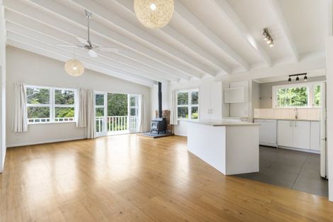 Photo of property in 126 Candia Road, Henderson Valley, Auckland, 0614