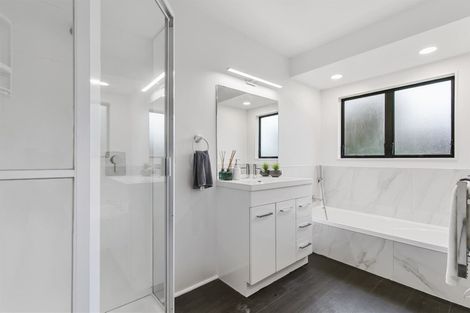 Photo of property in 1/75 Gosford Drive, Botany Downs, Auckland, 2010