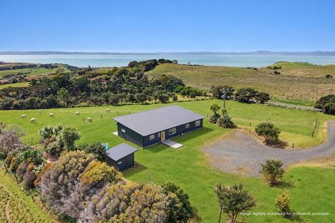 Photo of property in 3143 South Head Road, South Head, Helensville, 0874