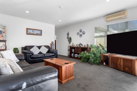 Photo of property in 9 Edgewater Grove, Whakatane, 3120