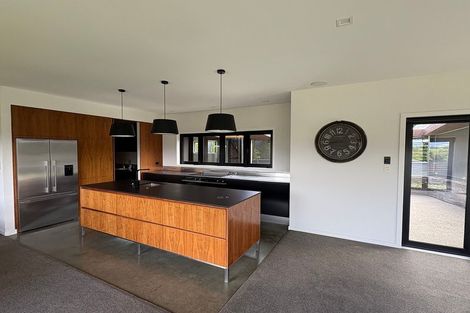 Photo of property in 5 Coutts Way, Fitzherbert, Palmerston North, 4410