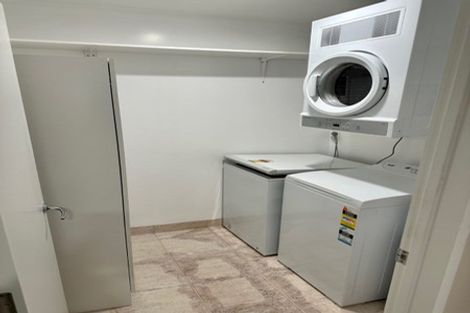 Photo of property in 4a/173 Hurstmere Road, Takapuna, Auckland, 0622