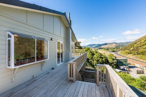 Photo of property in 76 Tilley Road, Paekakariki, 5034