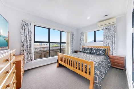 Photo of property in 16 Waterview Road West, Stanley Point, Takanini, 0624