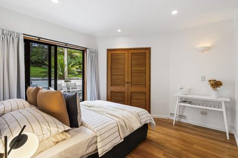 Photo of property in 1/52 Masterton Road, Rothesay Bay, Auckland, 0630