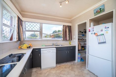 Photo of property in 4 Wikiriwhi Crescent, Awapuni, Palmerston North, 4412