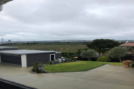 Photo of property in 1/36 Exmouth Road, Northcote, Auckland, 0627