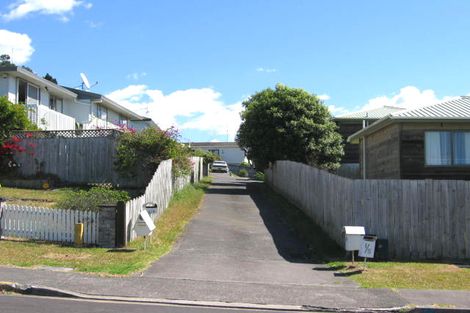 Photo of property in 1/7 Jumento Place, Unsworth Heights, Auckland, 0632