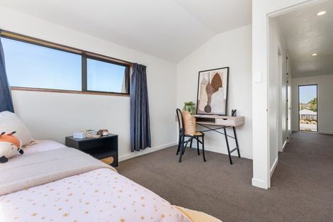 Photo of property in 2/117a Prestons Road, Redwood, Christchurch, 8051