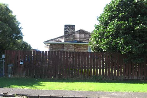 Photo of property in 21 London Street, Te Atatu Peninsula, Auckland, 0610