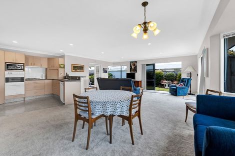 Photo of property in 6 Kellyville Heights, Merrilands, New Plymouth, 4312