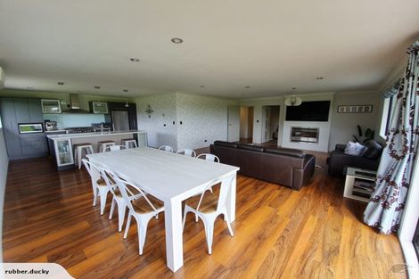 Photo of property in 381 Tararua Road, Levin, 5571