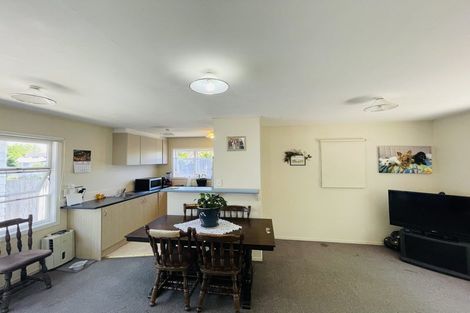 Photo of property in 28 Larissa Avenue, Henderson, Auckland, 0610