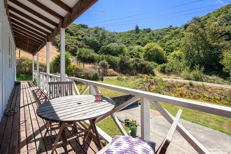 Photo of property in 38 Buller Street, Picton, 7220