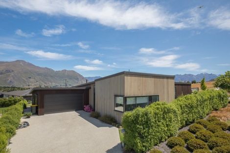 Photo of property in 27 Matipo Street, Wanaka, 9305