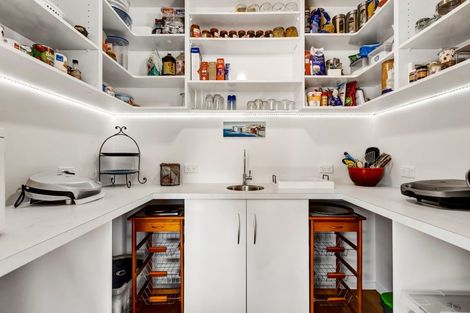 Photo of property in 10 Allan Road, Burgess Park, New Plymouth, 4371