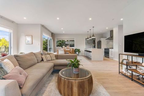 Photo of property in 284e Schnapper Rock Road, Schnapper Rock, Auckland, 0632