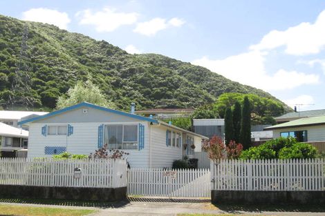 Photo of property in 71 Hartford Crescent, Totara Park, Upper Hutt, 5018