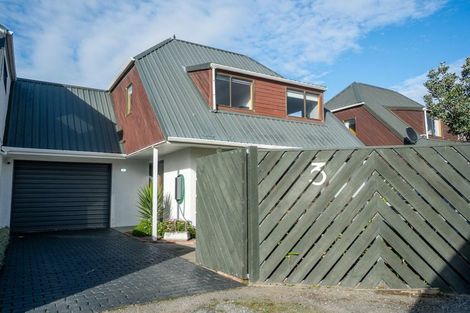 Photo of property in 3/179 Marine Parade, New Brighton, Christchurch, 8083