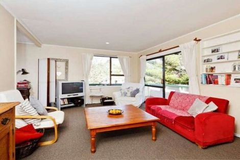 Photo of property in 11 Topliss Drive, Northcross, Auckland, 0632