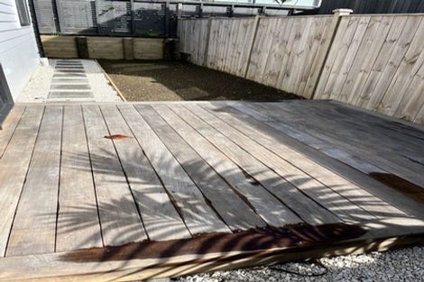 Photo of property in 43 Knights Road, Rothesay Bay, Auckland, 0630