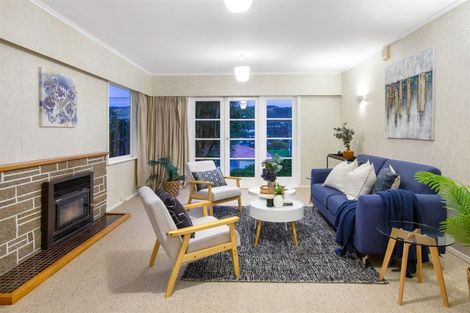 Photo of property in 35 Saint Johns Terrace, Tawa, Wellington, 5028