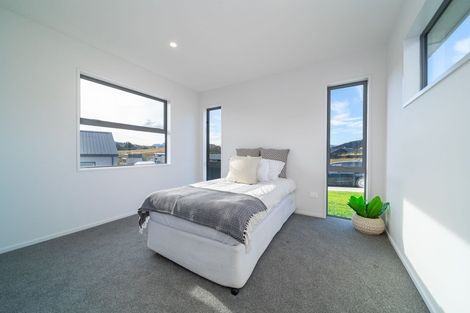 Photo of property in 8 The Heights Avenue, Wanaka, 9305