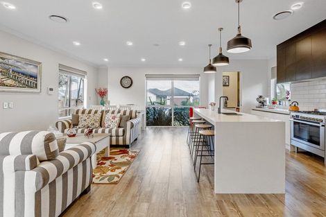 Photo of property in 10 Fred White Drive, Kumeu, 0810