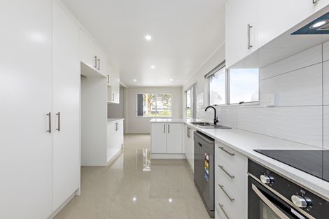 Photo of property in 367 Roscommon Road, Clendon Park, Auckland, 2103