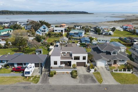Photo of property in 8 Roore Street, Foxton Beach, Foxton, 4815