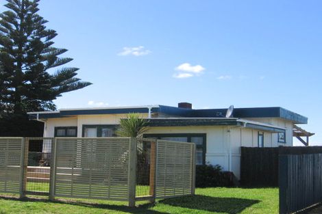 Photo of property in 7 Kennedy Street, Foxton Beach, Foxton, 4815