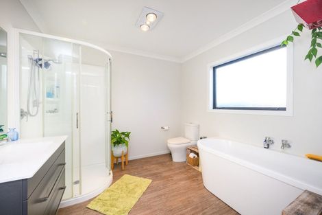 Photo of property in 17 Marine Parade South, Foxton Beach, Foxton, 4815