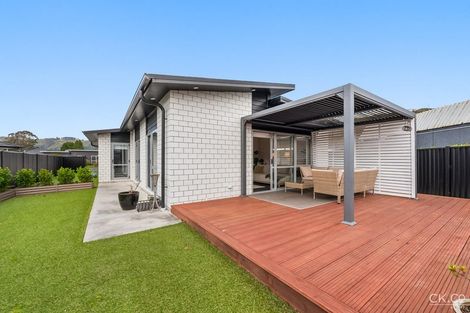 Photo of property in 14 Passchendaele Grove, Trentham, Upper Hutt, 5018