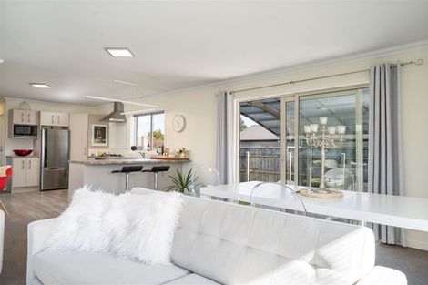 Photo of property in 2 Walnut Lane, Carterton, 5713