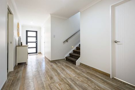 Photo of property in 4225c Great North Road, Glendene, Auckland, 0602