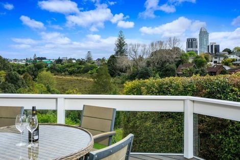 Photo of property in 7a Spencer Terrace, Hauraki, Auckland, 0622