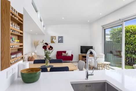 Photo of property in 20 Mantell Street, Seatoun, Wellington, 6022