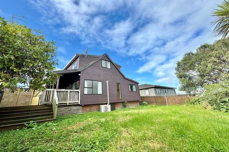 Photo of property in 2/16 Moxham Grove, Massey, Auckland, 0614