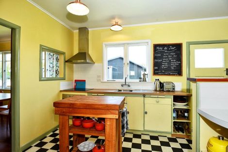 Photo of property in 11 Blue Bay Road, Mahia, 4198
