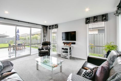 Photo of property in 11 Rakaia Way, Poraiti, Napier, 4112