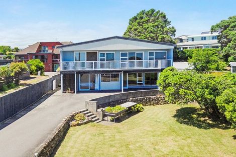 Photo of property in 104 Marine Parade, Paraparaumu Beach, Paraparaumu, 5032