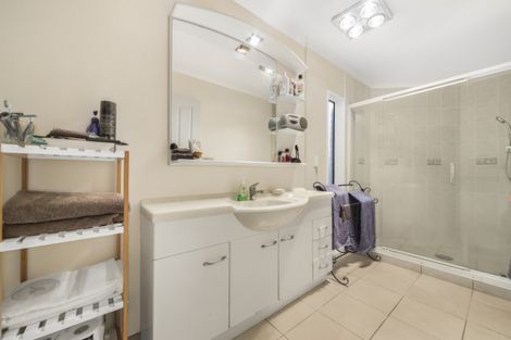 Photo of property in 18 Reremanu Place, Weymouth, Auckland, 2103