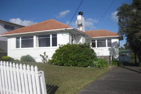 Photo of property in 1325 Whangaparaoa Road, Army Bay, Whangaparaoa, 0930