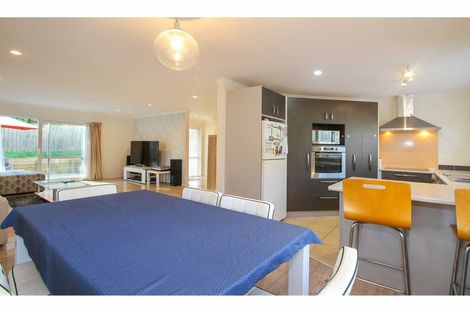 Photo of property in 40 Roberts Road, Glenfield, Auckland, 0629