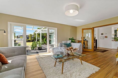 Photo of property in 119 Matipo Road, Te Atatu Peninsula, Auckland, 0610